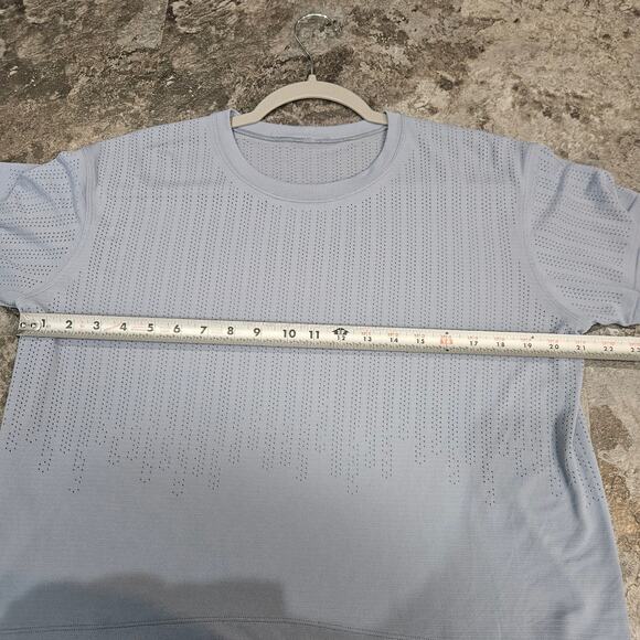 Lululemon Women’s Light Blue Perforated Training T-Shirt Short Sleeve Size 8/10 - Picture 5 of 7